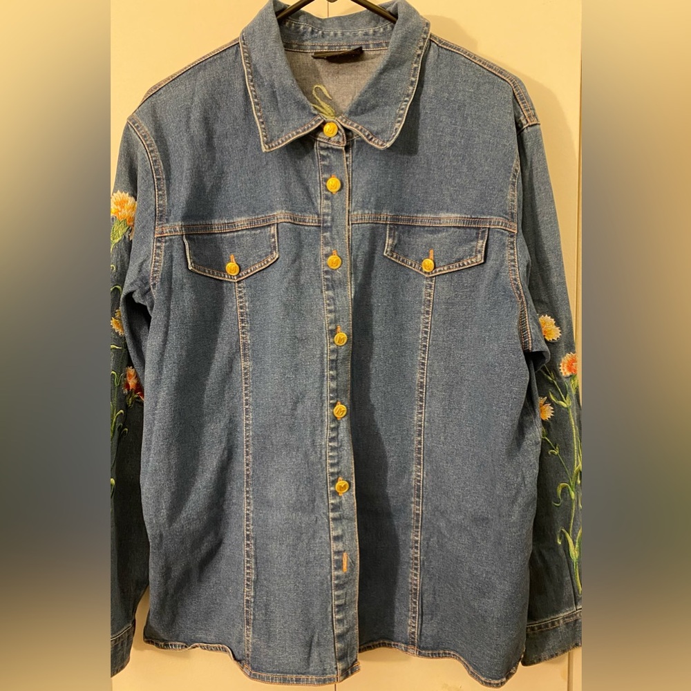 Bob Mackie Denim Shacket with Embroidery EUC❤️Ptp 24"